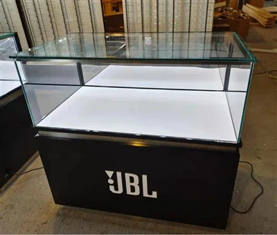 Mazumtirdzniecības mobilo tālruņu displeja tabula