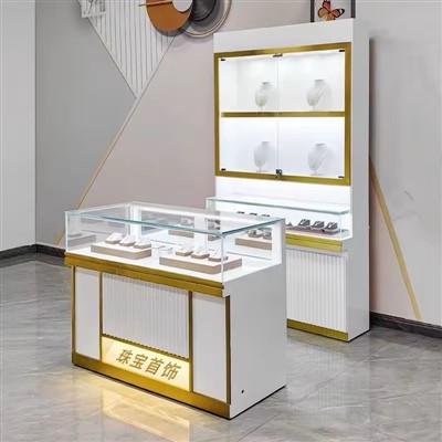 Mazumtirdzniecības juvelierizstrādājumu kiosks pārdošanai