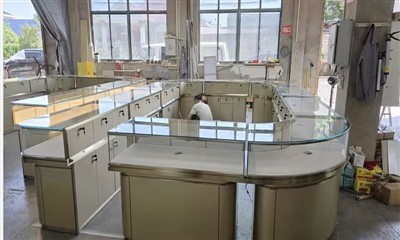 Vitrīna juvelierizstrādājumu veikalam