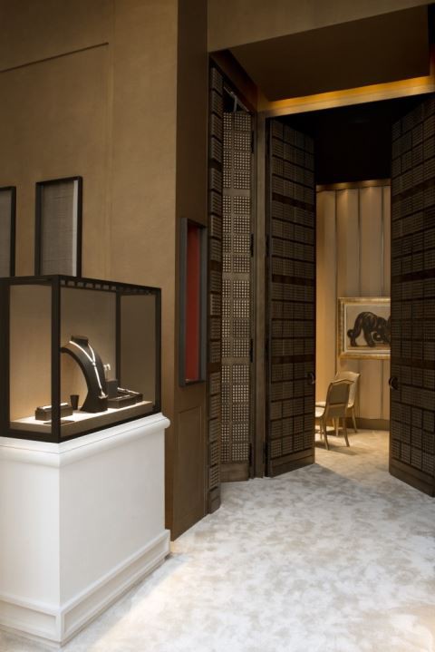 Baltās rotaslietas armoire