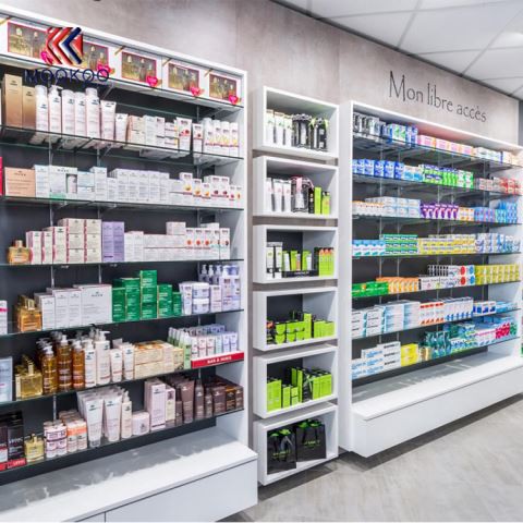 Farmacia veikala vitrīna